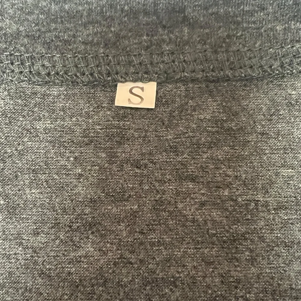 Guns N’ Roses T-Shirt Small Gray Rose Graphic Band Tee Rock Concert Tour Merch - Picture 6 of 9